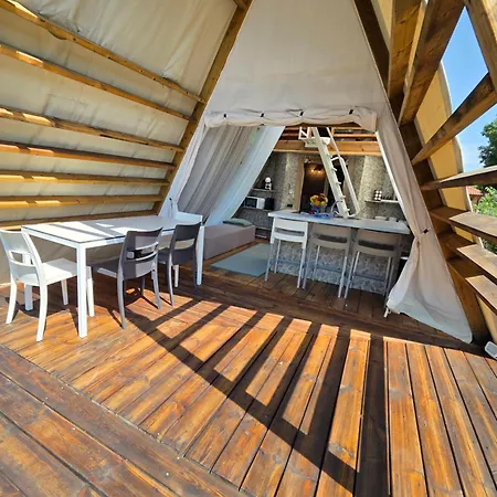Luxusní stan Glamping Paravia Krasica (Primorje-Gorski Kotar)
