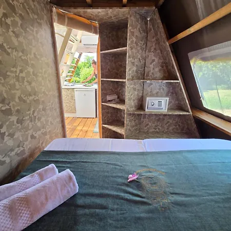 Luxusní stan Glamping Paravia Krasica (Primorje-Gorski Kotar)